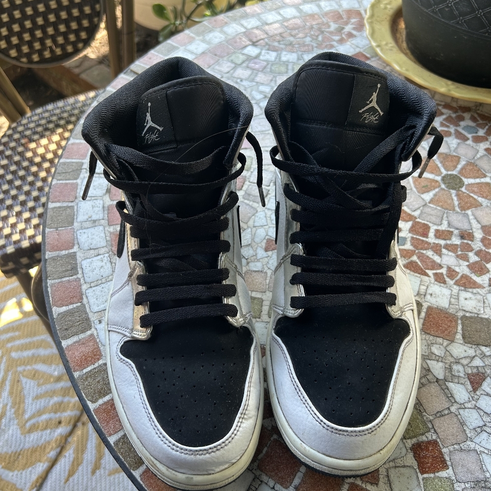 Jordan Men's Black and White Sneakers